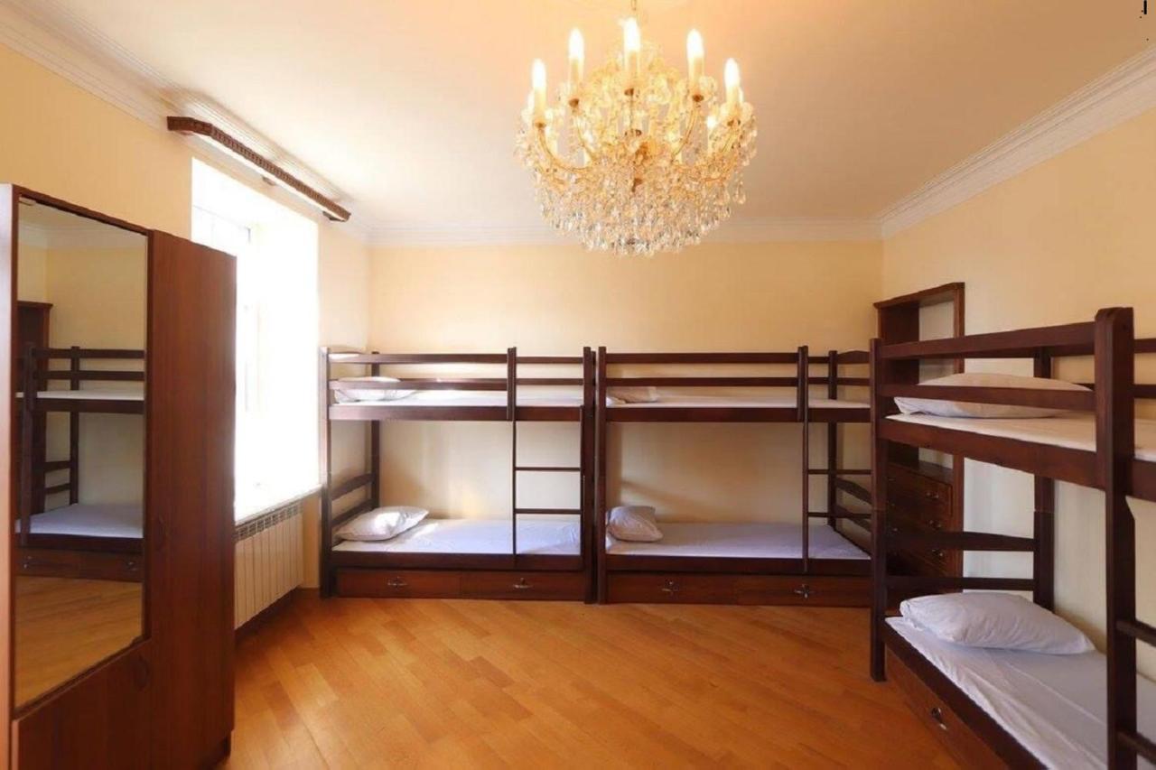 Tumanyan Hostel And Tours Ереван Номер фото